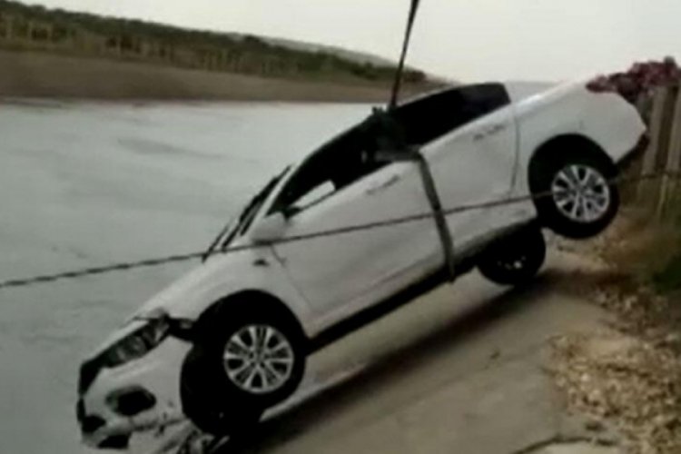 Şanlıurfa'da d&uuml;ğ&uuml;n yolunda facia! 2 &ouml;l&uuml;, 1 yaralı, 1 kayıp