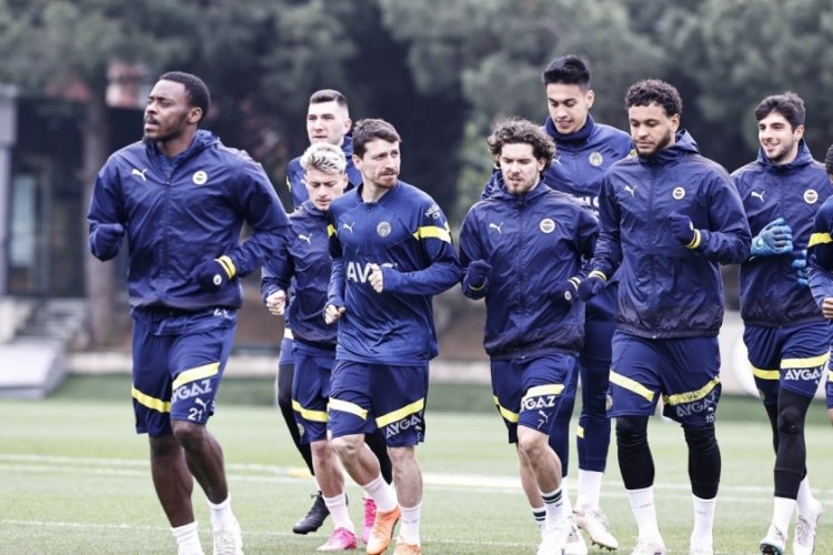 Fenerbah&ccedil;e'nin, Giresunspor ma&ccedil;ı kamp kadrosu a&ccedil;ıklandı