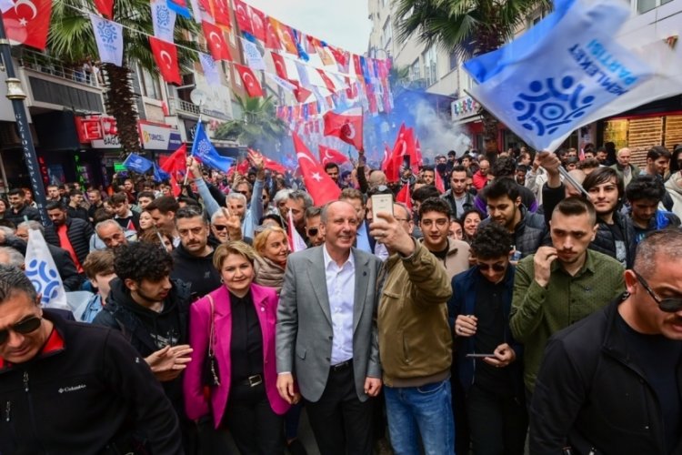 Muharrem İnce İstanbullularla bir araya geldi