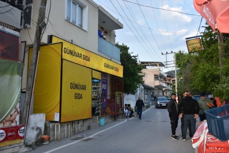 İzmir'de kavgayı ayırmak isteyen esnaf &ouml;ld&uuml;