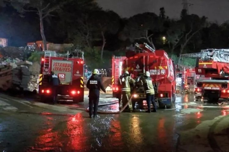 İstanbul'da hurda deposu yandı