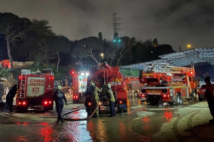İstanbul'da hurdalık yangını!