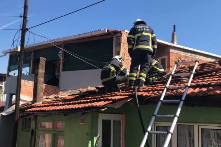 Edirne'de evde &ccedil;ıkan yangın b&uuml;y&uuml;meden s&ouml;nd&uuml;r&uuml;ld&uuml;