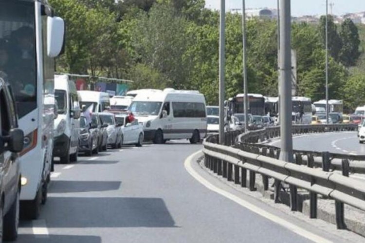 D-100'de 'B&uuml;y&uuml;k İstanbul Mitingi' yoğunluğu