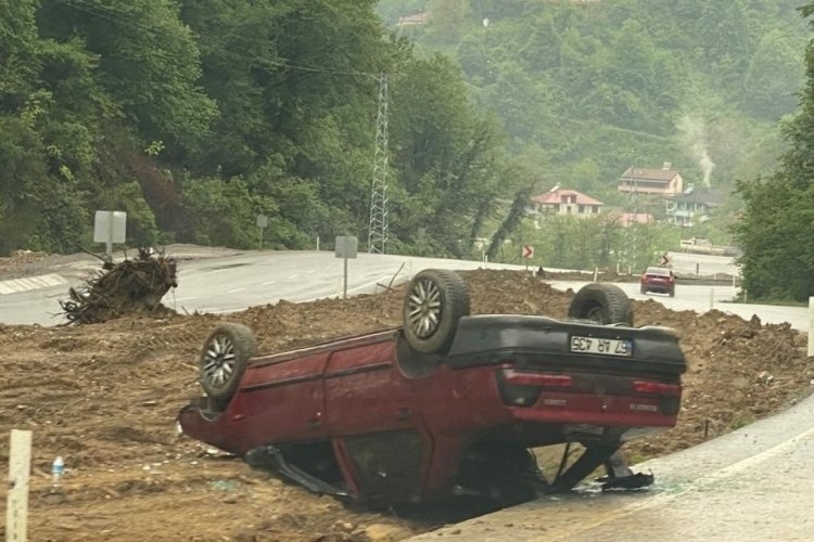 Zonguldak'ta kontrolden &ccedil;ıkan otomobil takla atarak durabildi
