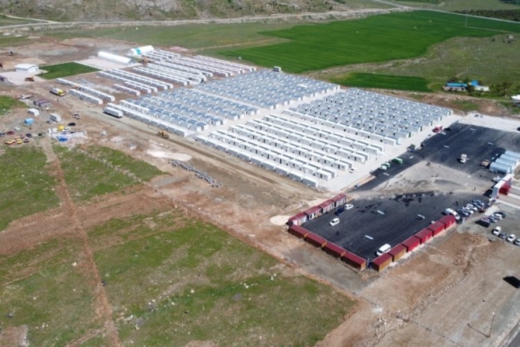 Malatya'da konteyner kentlerin kurulumu devam ediyor