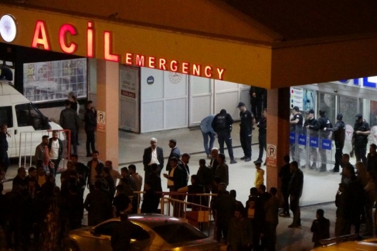 Şırnak'ta iki aile arasında &ccedil;ıkan kavga meydan savaşına d&ouml;nd&uuml;: 12 yaralı
