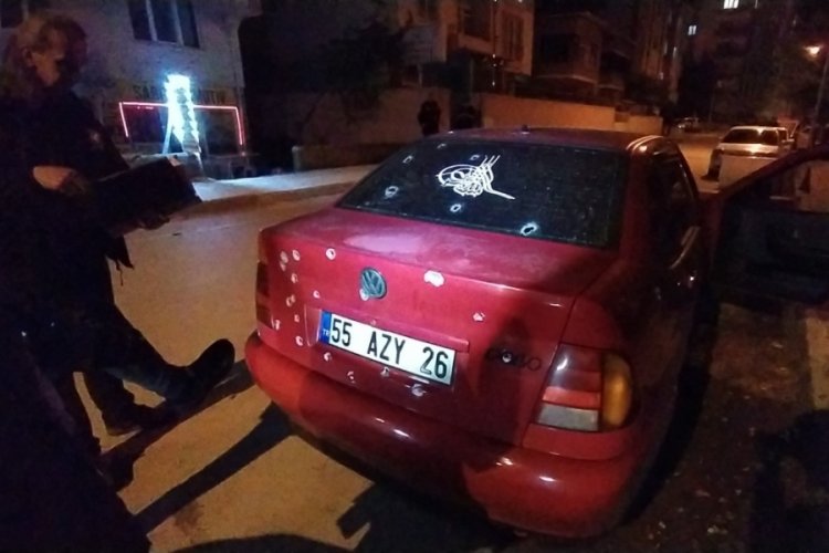 &Ccedil;orum'da seyir halindeki otomobile kurşun yağdırdılar