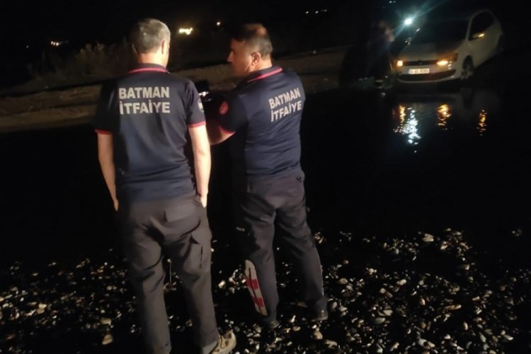 Batman &Ccedil;ayı'nda su seviyesi y&uuml;kseldi: 7 ara&ccedil; ve 9 vatandaş kurtarıldı