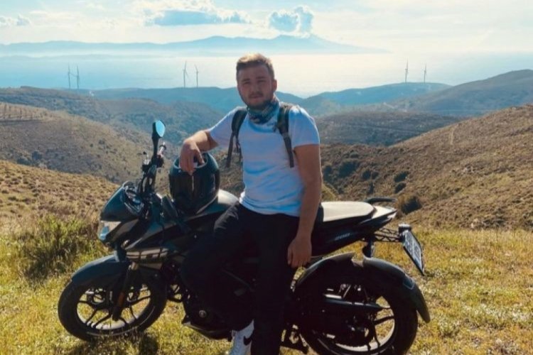 İzmir'de otob&uuml;s ile &ccedil;arpışan motosikletin s&uuml;r&uuml;c&uuml;s&uuml; &ouml;ld&uuml;