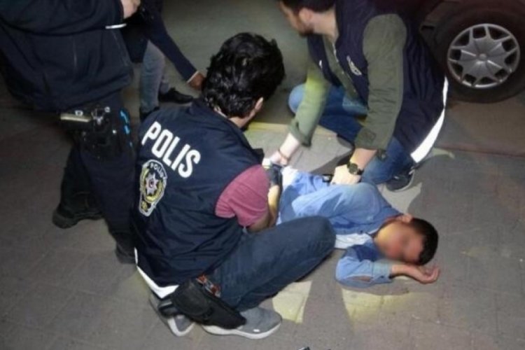 Adana'da 112 ekiplerinin m&uuml;dahaleye gittiği şahıs doktorlara saldırdı!