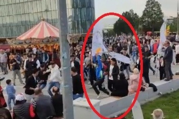 Bakan Varank'ın mobil se&ccedil;im aracına saldırı