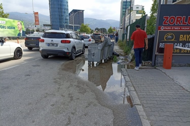 Bursa'da yerlere sa&ccedil;ılan &ccedil;&ouml;pler pes dedirtti