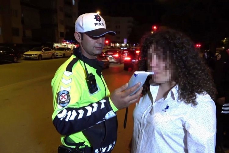 Denizli'de uygulama noktasından ka&ccedil;an s&uuml;r&uuml;c&uuml; 2,70 promil alkoll&uuml; &ccedil;ıktı