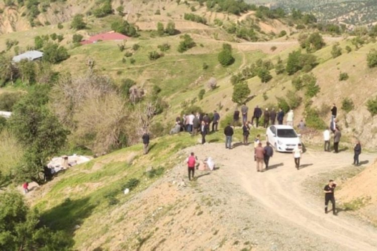 Diyarbakır'da minib&uuml;s şarampole devrildi! &Ouml;l&uuml; ve yaralılar var