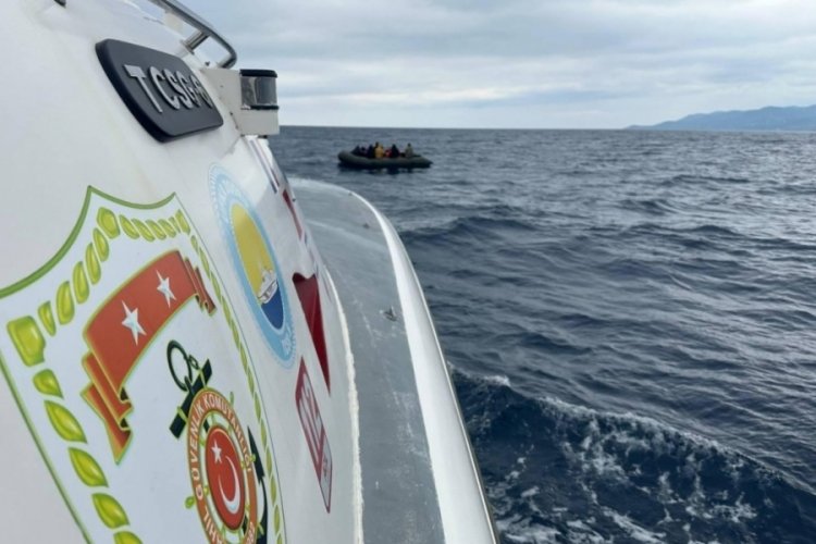 &Ccedil;anakkale a&ccedil;ıklarında Afganistan uyruklu 23 d&uuml;zensiz g&ouml;&ccedil;men yakalandı