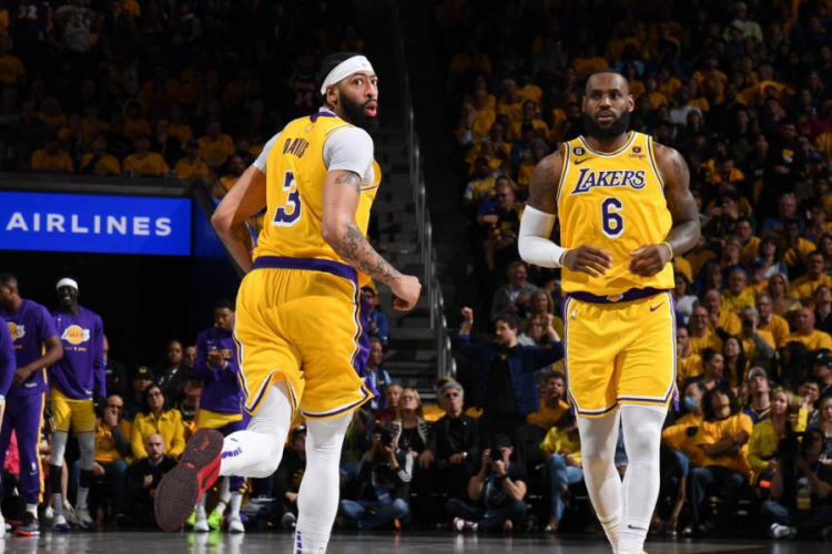 NBA'de Los Angeles Lakers, seride 3-1 &ouml;ne ge&ccedil;ti
