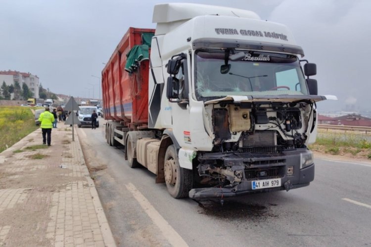Bursa'da kontrolden &ccedil;ıkan tır dehşet sa&ccedil;tı! Bir yaralı