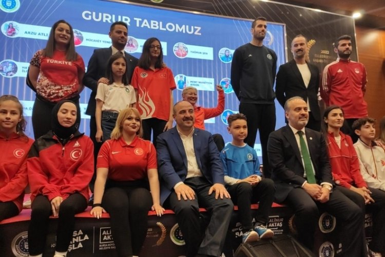 Bursa B&uuml;y&uuml;kşehir Belediyespor başarı &ouml;d&uuml;lleri sahiplerini buldu
