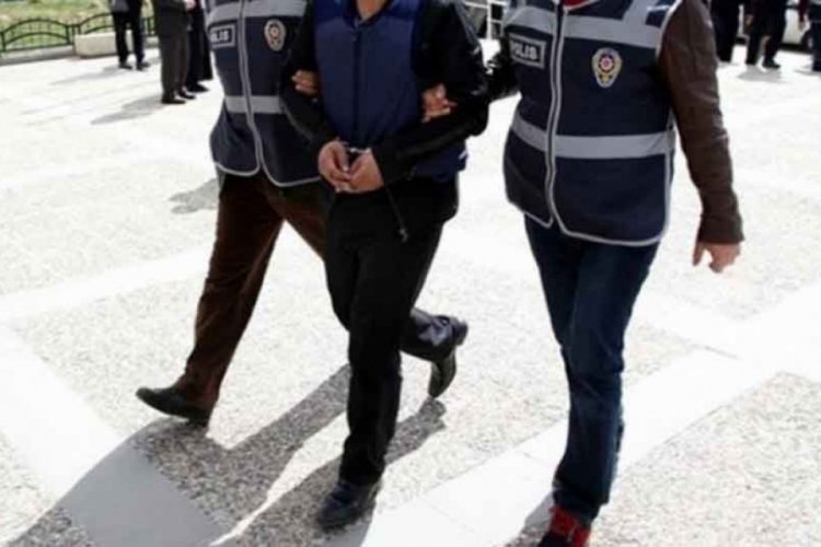 İstanbul'da sahte kimlik ve &ccedil;ek d&uuml;zenleyen 2 kişi tutuklandı