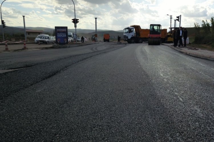 Kırıkkale'de Yahşihan'da asfaltlama &ccedil;alışmaları başlatıldı
