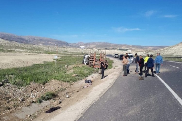 Malatya'da kep&ccedil;e y&uuml;kl&uuml; &ccedil;ekici devrildi