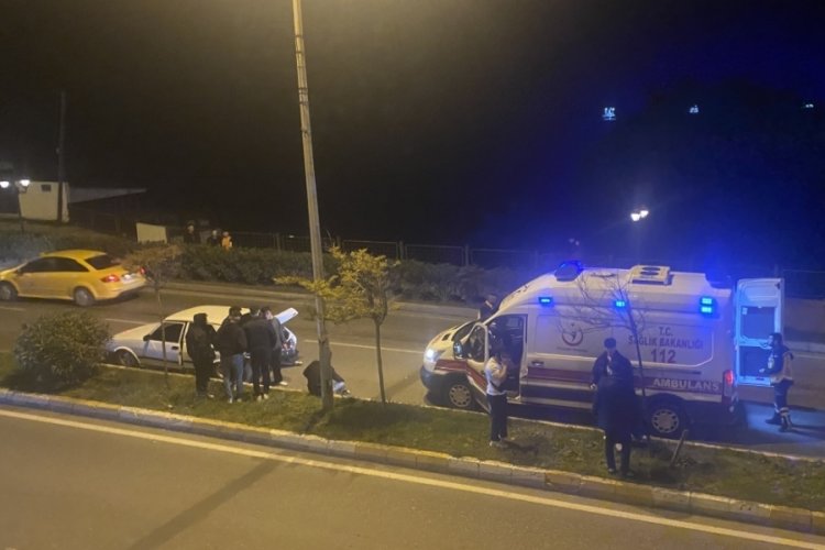 Zonguldak'ta otomobile arkadan &ccedil;arptı
