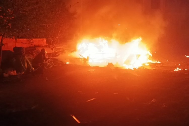 Deprem b&ouml;lgesinde &ccedil;adır yangını