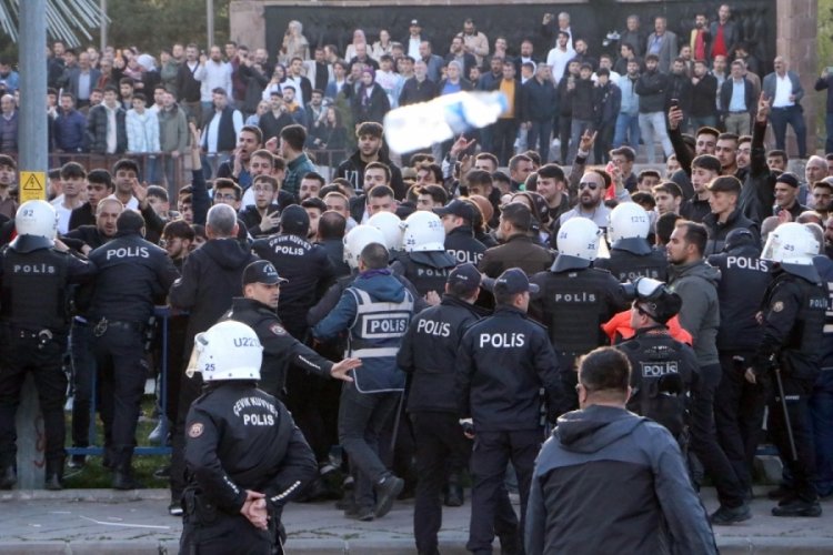 İmamoğlu'nun mitinginde &ccedil;ıkan olaylara ilikşin g&ouml;zaltına alınan 9 kişi serbest