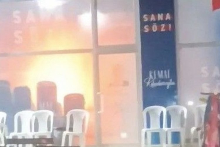 CHP se&ccedil;im b&uuml;rosunda yangın