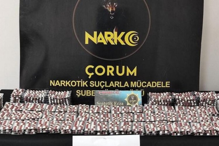 &Ccedil;orum'da &ccedil;antasından 4 bin 406 sentetik hap &ccedil;ıkan yolcu tutuklandı