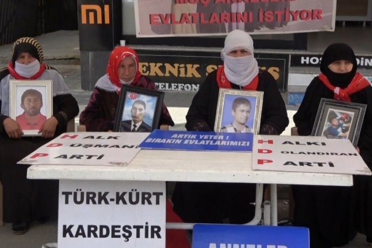 &Ccedil;ocukları dağa ka&ccedil;ırılan ailelerin eylemi devam ediyor