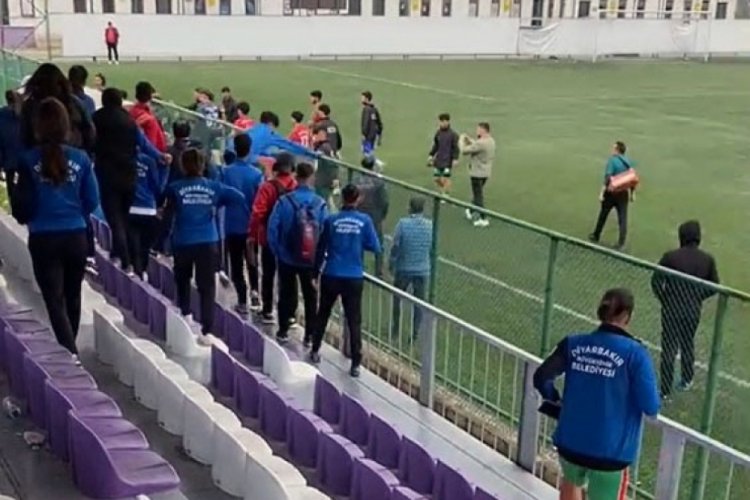 Ordu'da liseler arası futbol turnuvasında tekmeli-yumruklu kavga kamerada