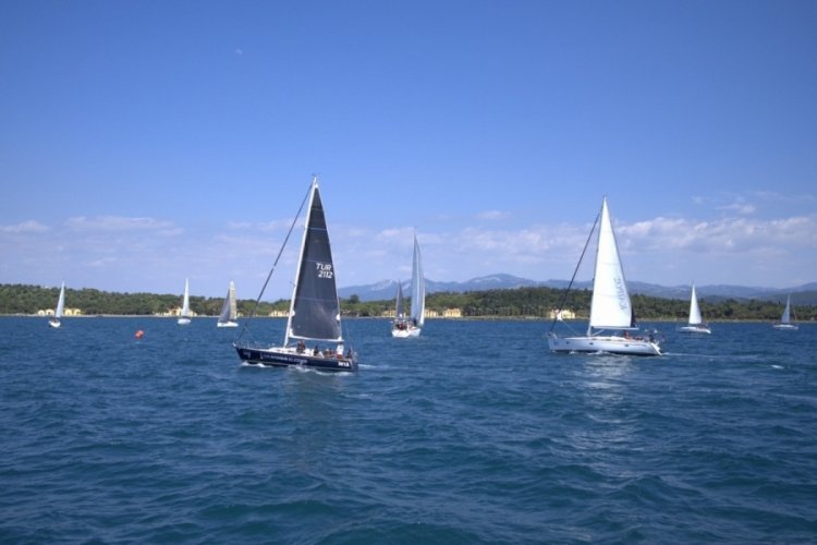 Jimmy Key Universail 2023 Yelken Yarışı'nın &ouml;d&uuml;lleri sahiplerine verildi