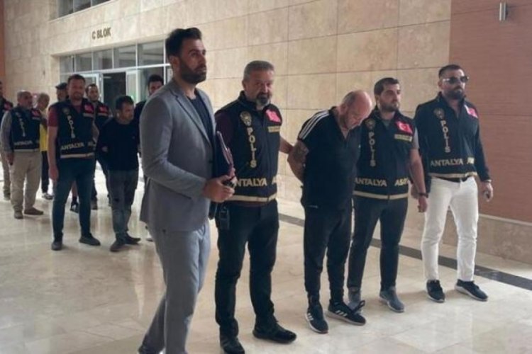 Antalya'da ma&ccedil;a gider gibi hırsızlığa gittiler! Kaptan bile se&ccedil;tiler