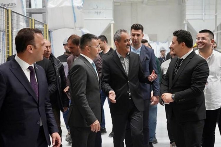 Bakan &Ouml;zer: Bu hikaye bizim hikayemiz, &uuml;reten T&uuml;rkiye'nin hikayesi