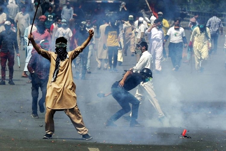 Pakistan'daki protestolarda &ouml;l&uuml; sayısı 8 oldu