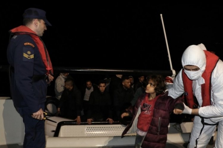 &Ccedil;anakkale Ayvacık a&ccedil;ıklarında 27 g&ouml;&ccedil;men yakalandı