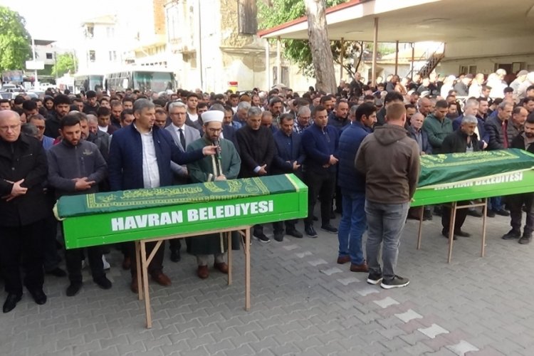 Balıkesir'de yangında &ouml;len kahraman baba ve kızı son yolculuklarına uğurlandı