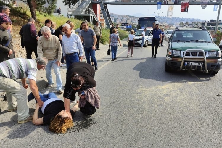 Aydın'da &uuml;st ge&ccedil;idi kullanmayan kadına kamyonet &ccedil;arptı
