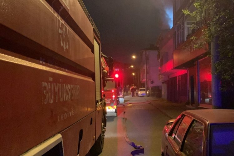 Kocaeli'nde cinayetin işlendiği ev yandı