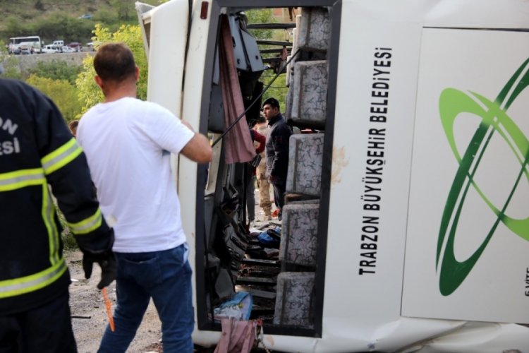 Trabzon'daki &ouml;l&uuml;ml&uuml; midib&uuml;s kazasında m&uuml;fettiş incelemelerde bulundu