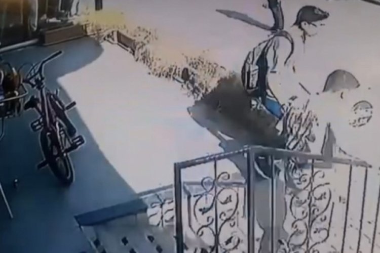 Bursa'da bisiklet hırsızları kameradan ka&ccedil;amadı