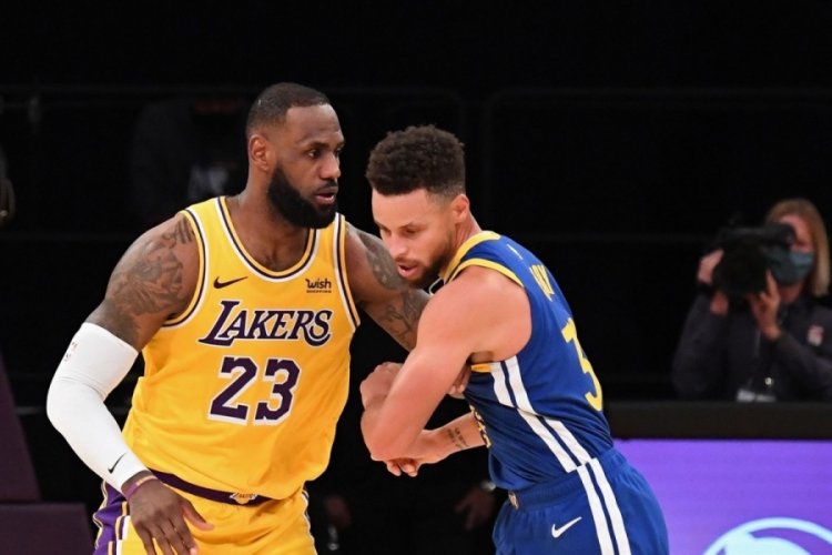 NBA'de Warriors, Lakers'ı yenerek seriyi 6'ncı ma&ccedil;a taşıdı