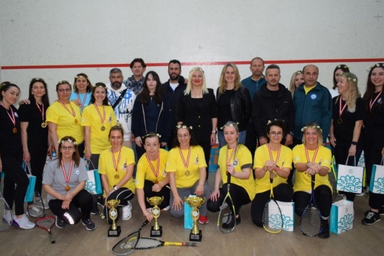 Bursa'da anneler Squash Turnuvası'nda bir araya geldi