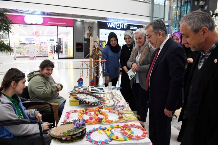 Bursa'da Engelliler Haftasında Engelsiz Buluşma, 'Aynı Bah&ccedil;enin Farklı &Ccedil;i&ccedil;ekleriyiz'