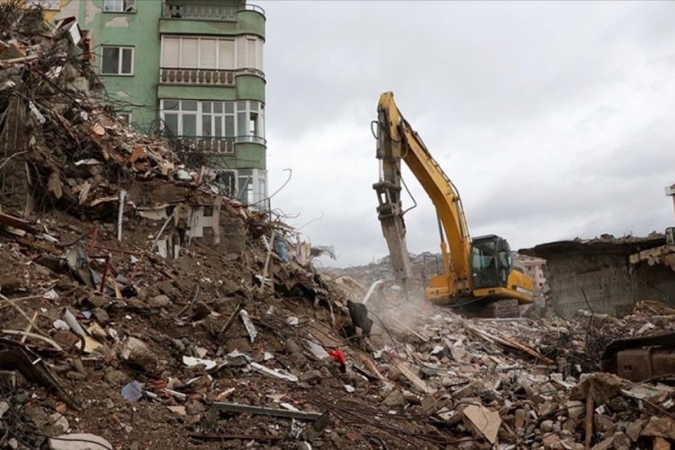 Kahramanmaraş'ta enkazlar kalkıyor