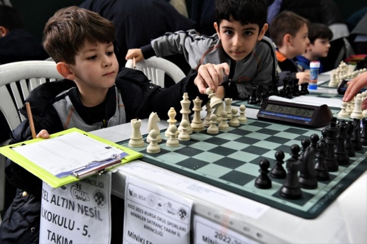 Bursa'da minik satran&ccedil;&ccedil;ılar şampiyonluk i&ccedil;in yarıştı