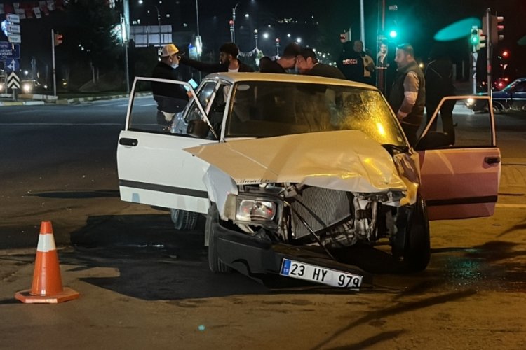 Elazığ'da feci kaza: 1'i ağır 3 yaralı