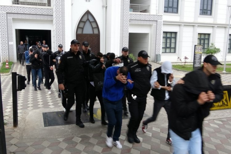 Kocaeli'de depremzedeleri dolandıran 24 kişi g&ouml;zaltına alındı